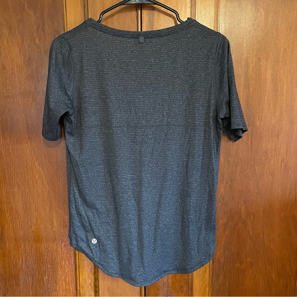 Lululemon pocket t-shirt - Picture 2 of 3